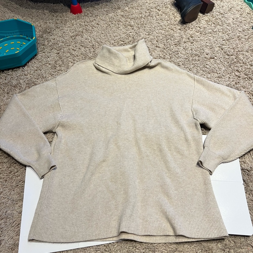 Free people over size turtleneck sweater size xs oatmeal